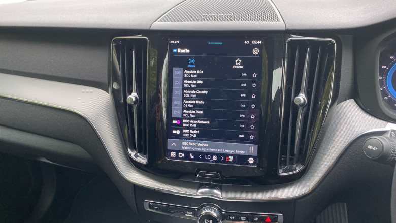 Volvo XC60 2.0 B5P Plus Dark 5dr AWD Geartronic Petrol Estate